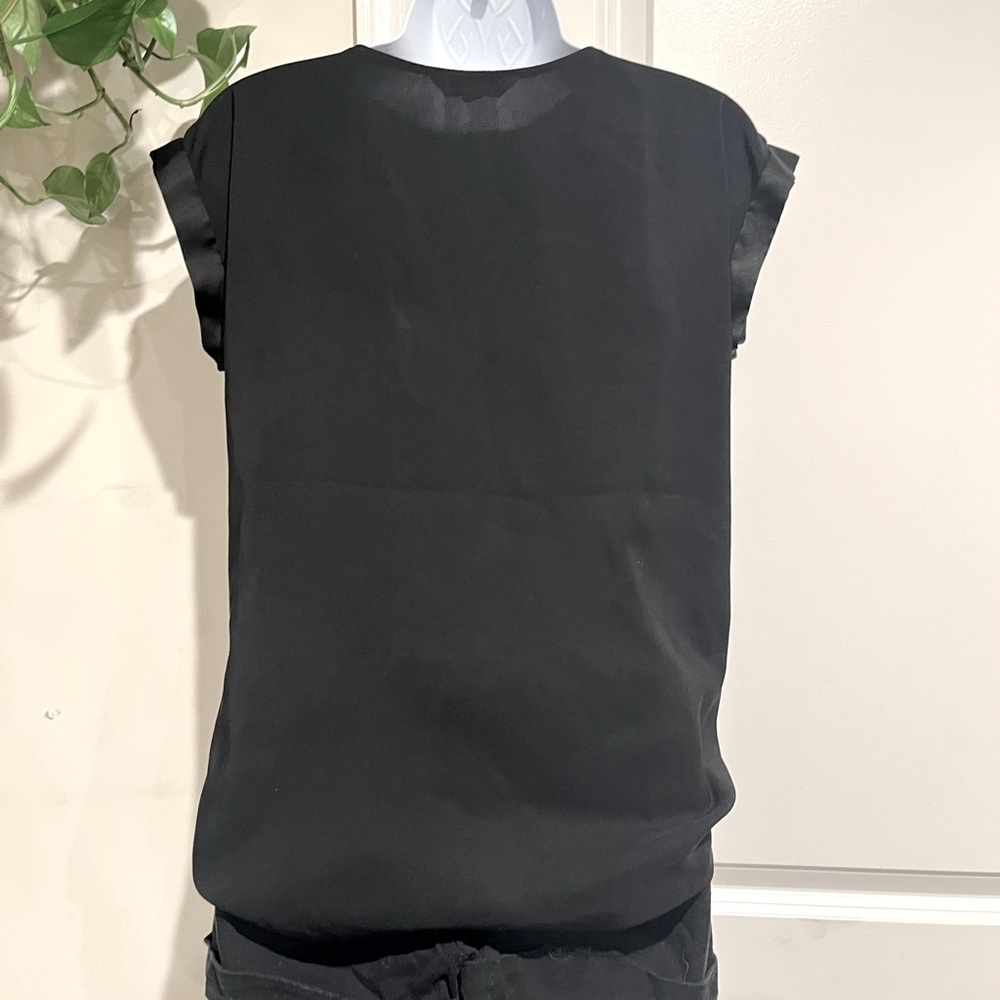 Express Half Zip Silky V-Neck - Picture 3 of 4